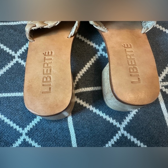 Liberté Santorini Tan Woven Leather Sandals with Basket-Weave Design size 6 - Picture 8 of 8